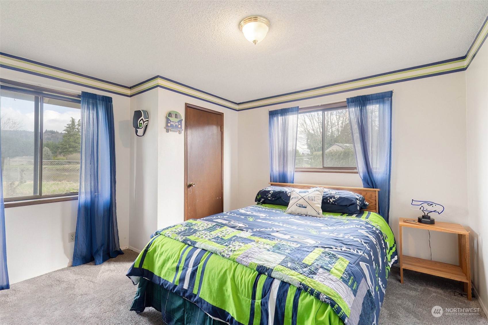 10 Lee Place Longview, WA 98632 - Photo 13 of 38 a bedroom with a bed and a window