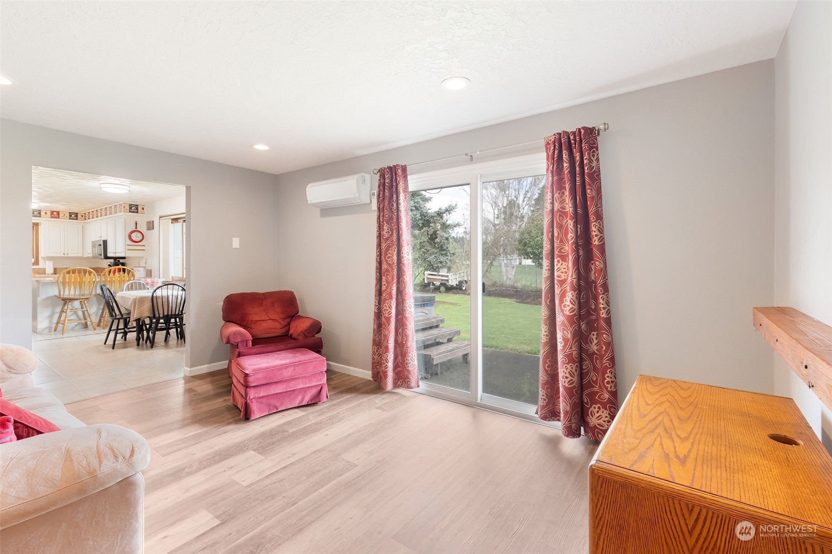10 Lee Place Longview, WA 98632 - Photo 14 of 38 a bedroom with furniture and a large window
