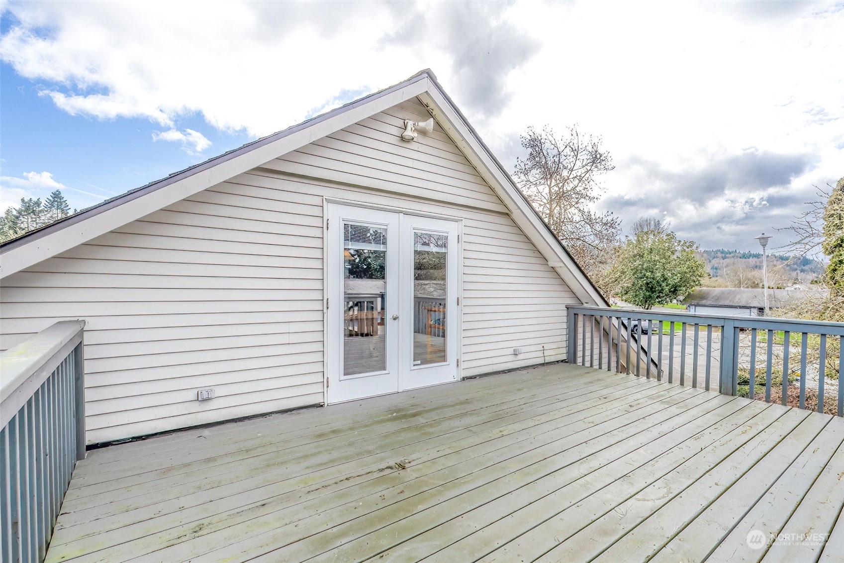 10 Lee Place Longview, WA 98632 - Photo 26 of 38 a view of a wooden deck