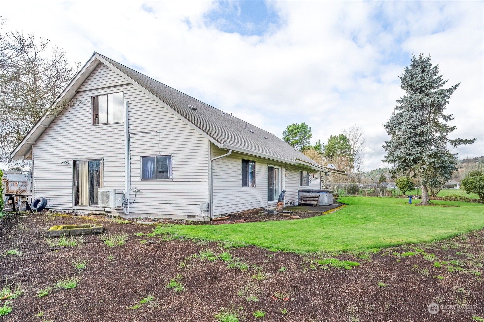 10 Lee Place Longview, WA 98632 - Photo 29 of 38 a front view of house with backyard and green space