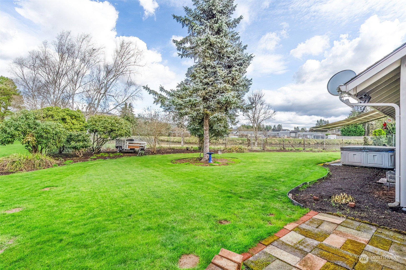 10 Lee Place Longview, WA 98632 - Photo 35 of 38 a view of a garden with a bench