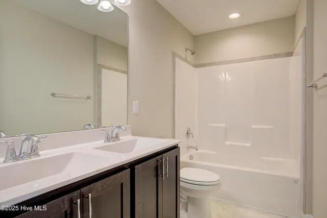 $1,975 | 217 Admiral Court, Sneads Ferry, NC 28460