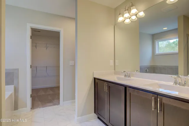 $1,975 | 217 Admiral Court, Sneads Ferry, NC 28460