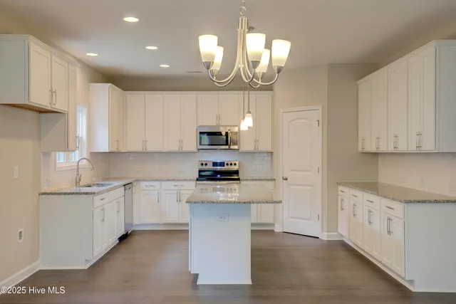 $1,975 | 217 Admiral Court, Sneads Ferry, NC 28460