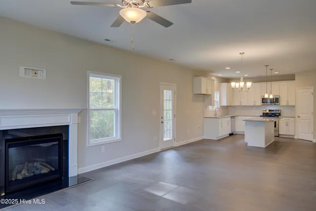 $1,975 | 217 Admiral Court, Sneads Ferry, NC 28460