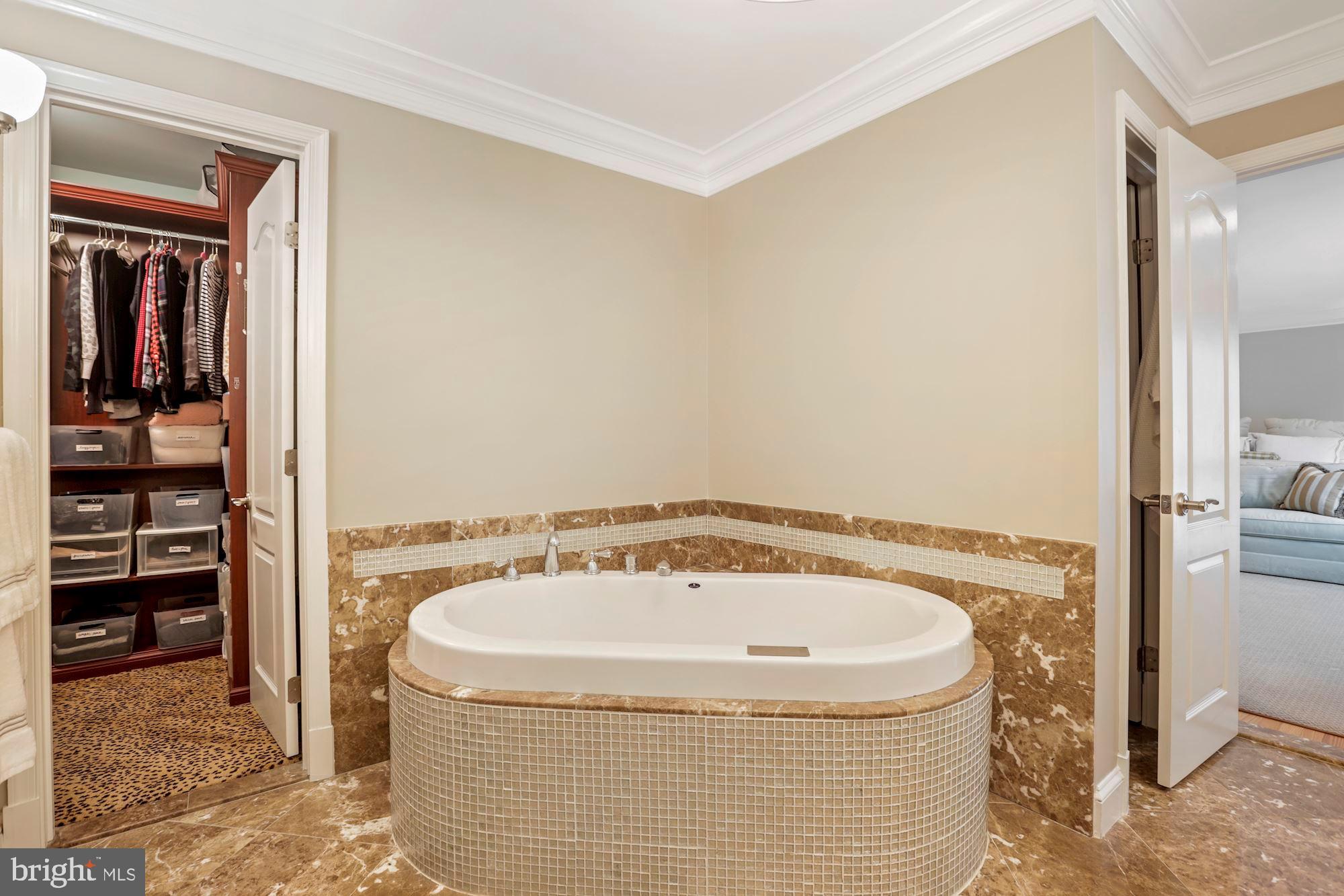 1218 Perry William Drive McLean, VA 22101 - Photo 25 of 37 Primary Bath