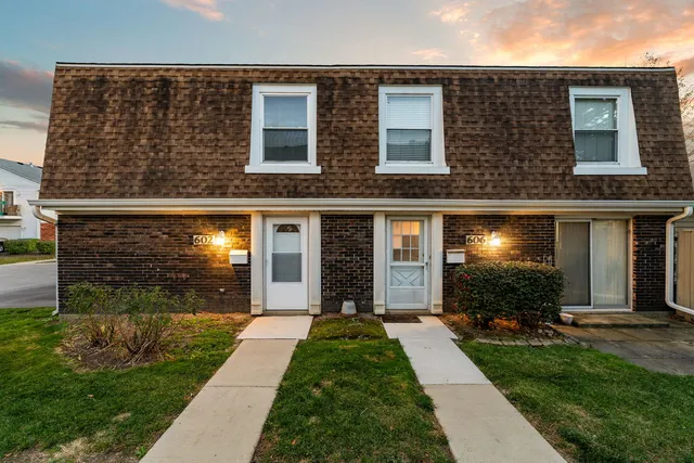 $2,395 | 602 Bryn Mawr Court, Unit 602, Schaumburg, IL 60107