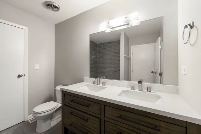 $2,395 | 602 Bryn Mawr Court, Unit 602, Schaumburg, IL 60107