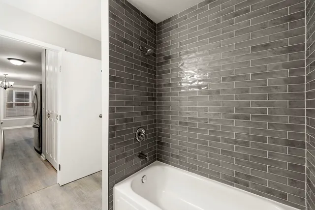 $2,395 | 602 Bryn Mawr Court, Unit 602, Schaumburg, IL 60107