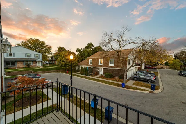 $2,395 | 602 Bryn Mawr Court, Unit 602, Schaumburg, IL 60107