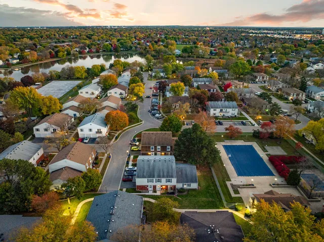 $2,395 | 602 Bryn Mawr Court, Unit 602, Schaumburg, IL 60107