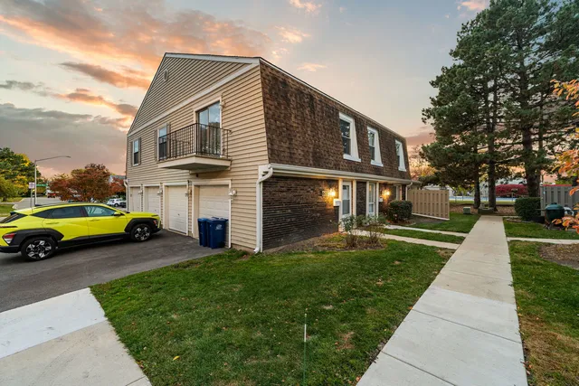 $2,395 | 602 Bryn Mawr Court, Unit 602, Schaumburg, IL 60107