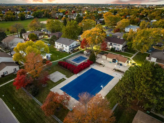 $2,395 | 602 Bryn Mawr Court, Unit 602, Schaumburg, IL 60107