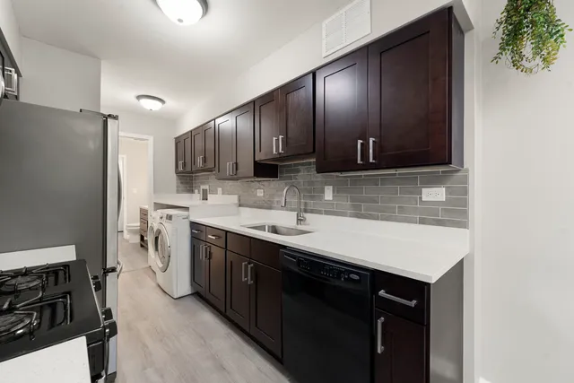 $2,395 | 602 Bryn Mawr Court, Unit 602, Schaumburg, IL 60107