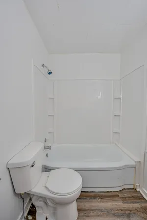 $1,350 | 706 McDonough Street, Unit 2, Joliet, IL 60436