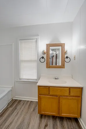 $1,350 | 706 McDonough Street, Unit 2, Joliet, IL 60436