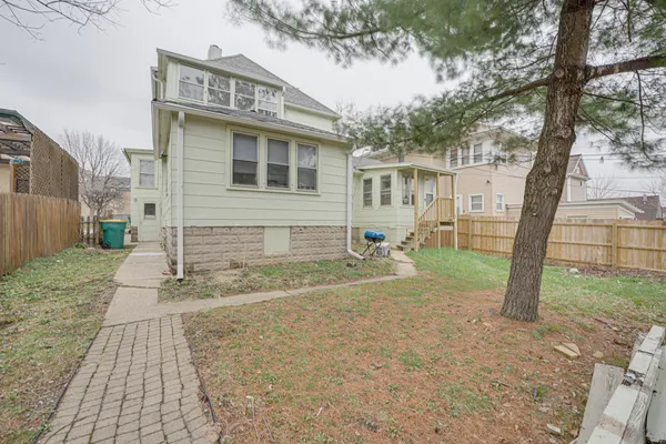 $1,350 | 706 McDonough Street, Unit 2, Joliet, IL 60436