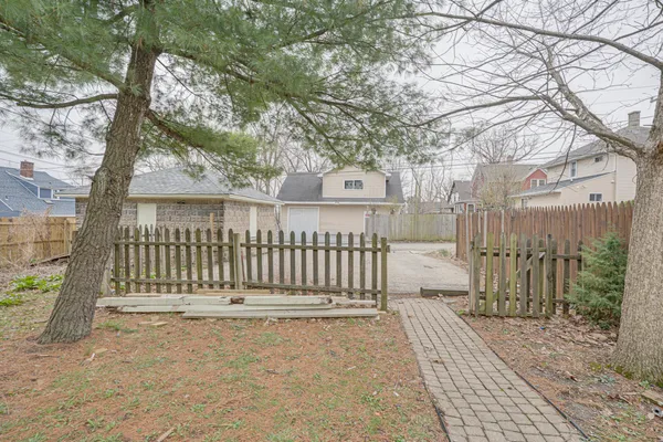 $1,350 | 706 McDonough Street, Unit 2, Joliet, IL 60436