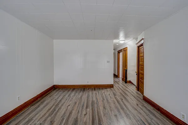 $1,350 | 706 McDonough Street, Unit 2, Joliet, IL 60436