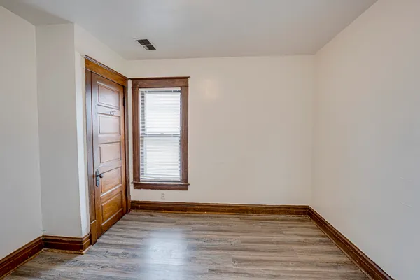 $1,350 | 706 McDonough Street, Unit 2, Joliet, IL 60436