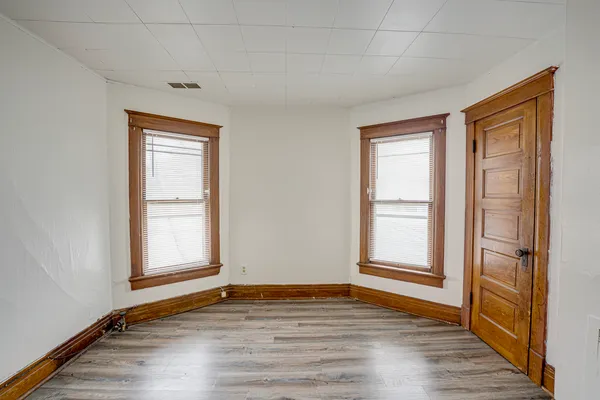 $1,350 | 706 McDonough Street, Unit 2, Joliet, IL 60436