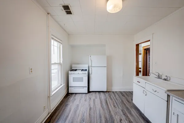 $1,350 | 706 McDonough Street, Unit 2, Joliet, IL 60436