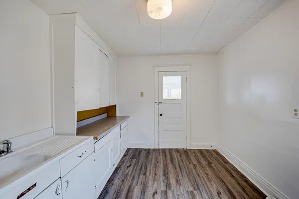 $1,350 | 706 McDonough Street, Unit 2, Joliet, IL 60436