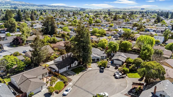 $825,000 | 855 Garden Court, Petaluma, CA 94954