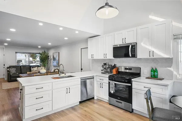 $825,000 | 855 Garden Court, Petaluma, CA 94954