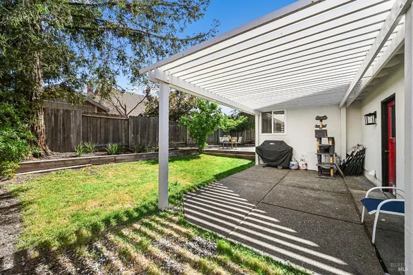 $825,000 | 855 Garden Court, Petaluma, CA 94954