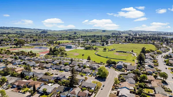 $825,000 | 855 Garden Court, Petaluma, CA 94954