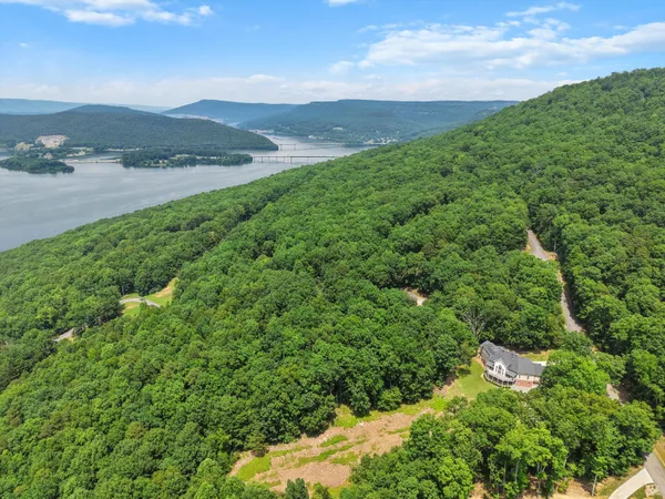 $720,000 | 310 Bluffs Road North, South Pittsburg, TN 37380