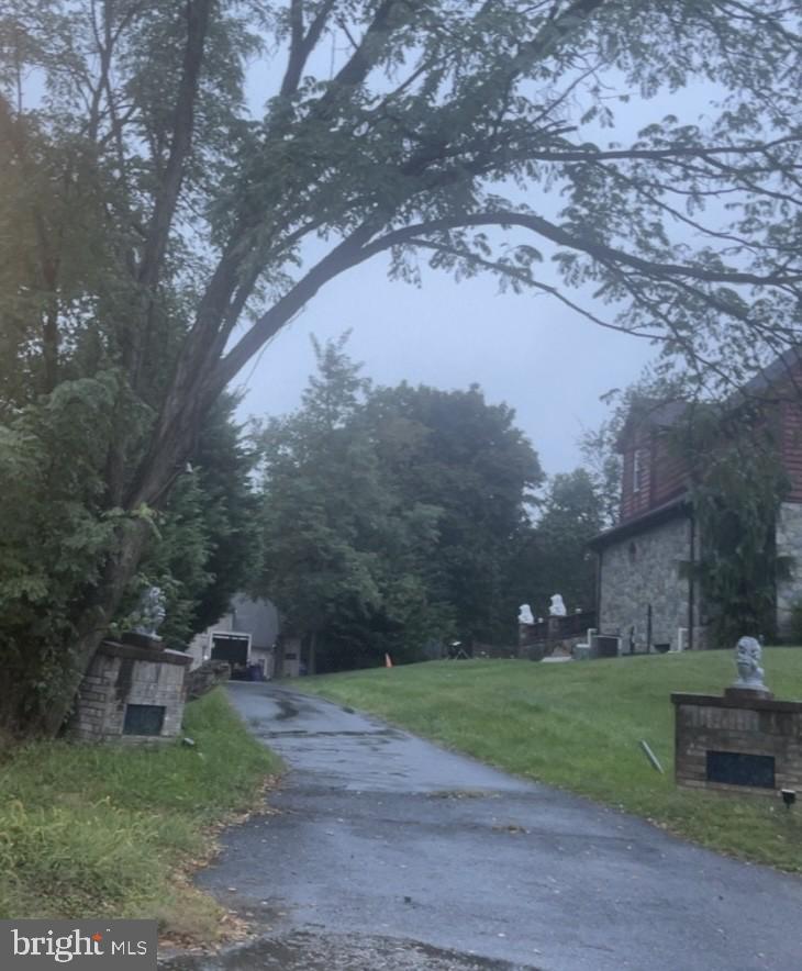 a view of a fountain in front of a house