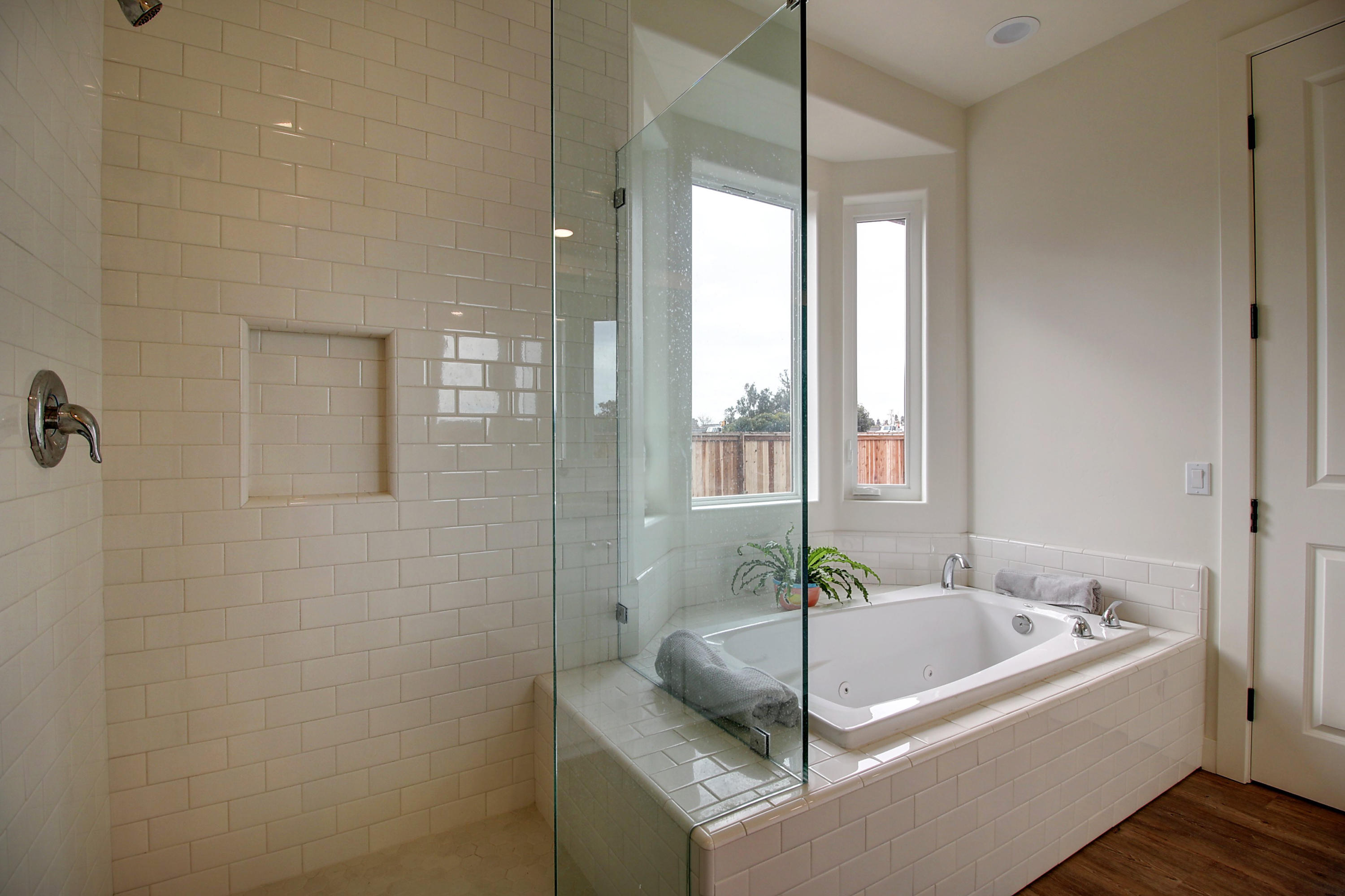 3 Baker Lane Goleta, CA 93117 - Photo 18 of 41 master whirlpool tub