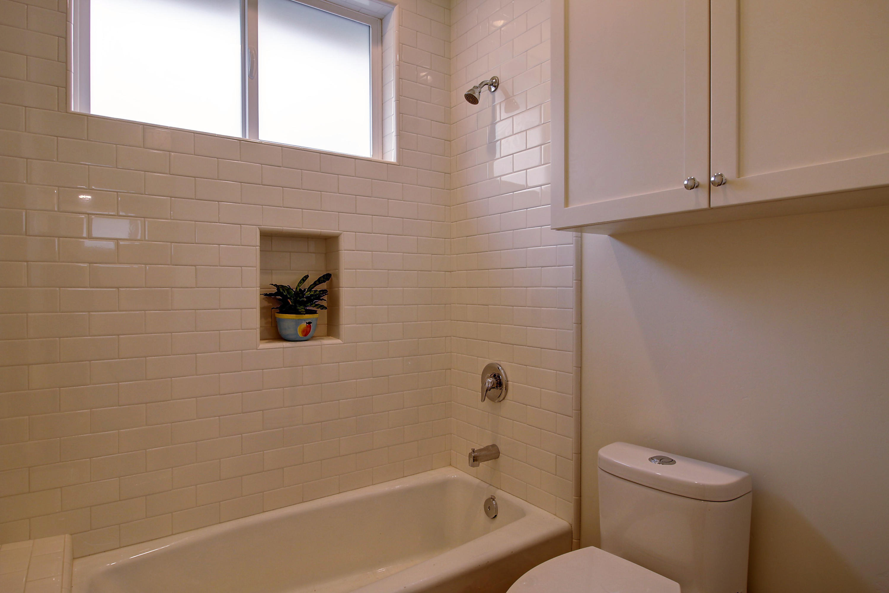 3 Baker Lane Goleta, CA 93117 - Photo 28 of 41 middle bath