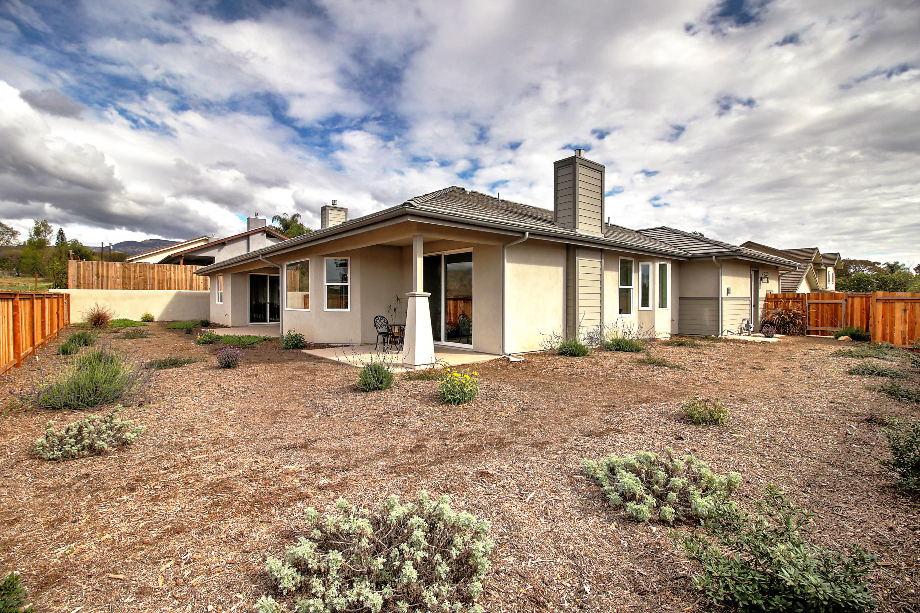 3 Baker Lane Goleta, CA 93117 - Photo 34 of 41 sideyard to right