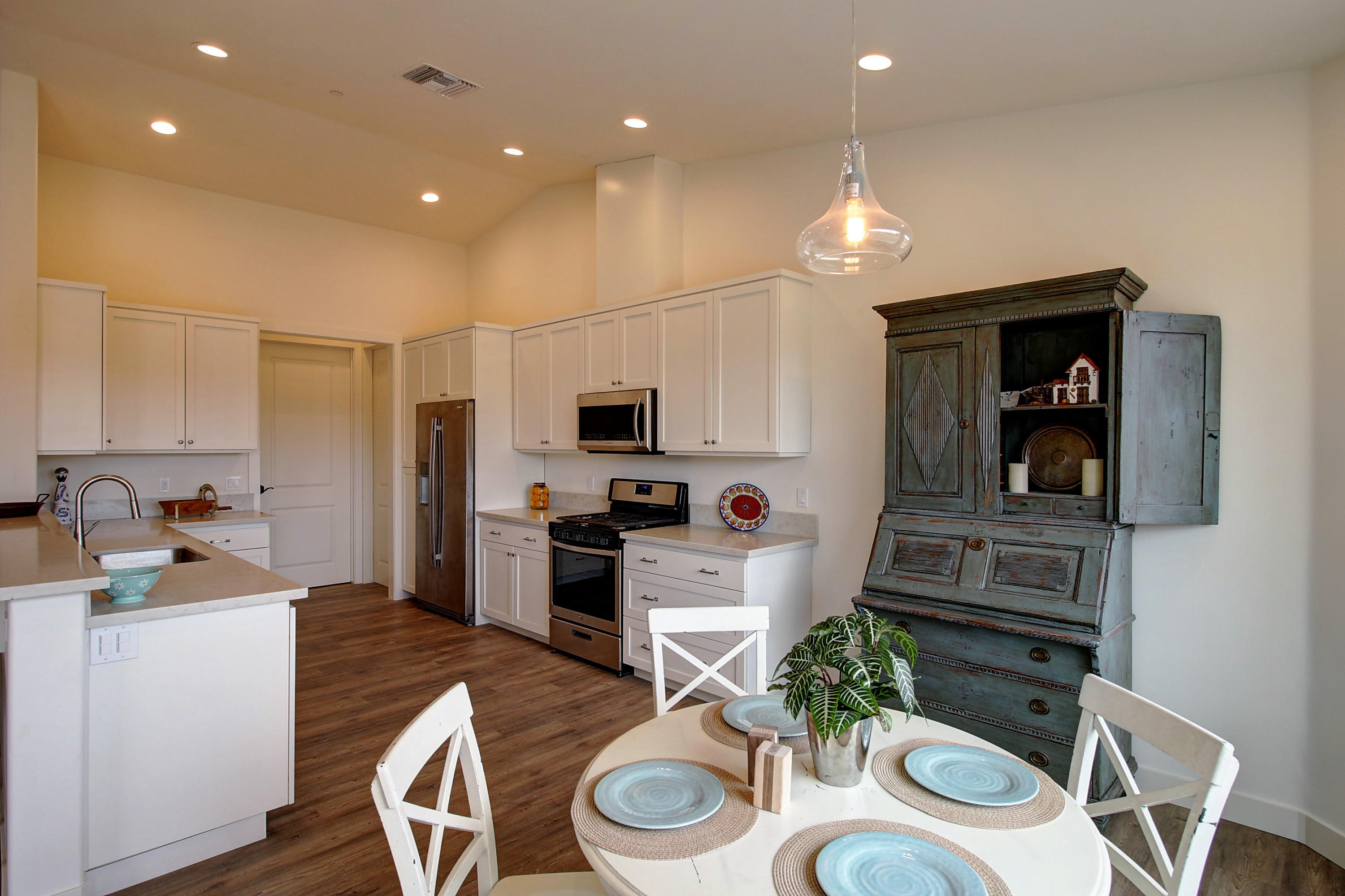3 Baker Lane Goleta, CA 93117 - Photo 10 of 41 breakfast/kitchen