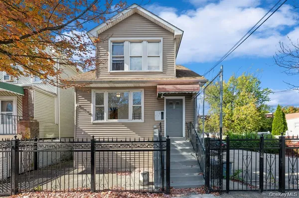 $3,483 | 611 St Lawrence Avenue, Unit 2 | Soundview