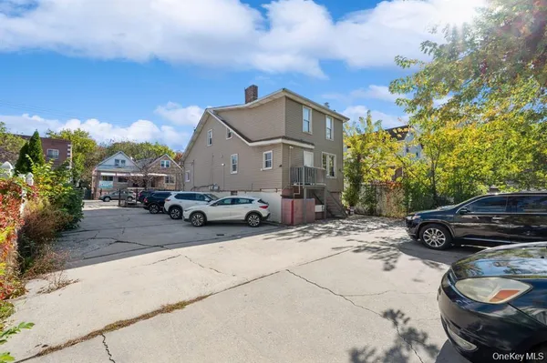 $3,483 | 611 St Lawrence Avenue, Unit 2 | Soundview