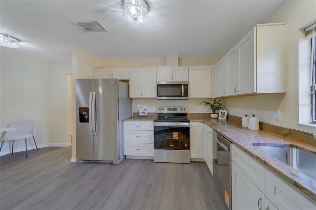 10381 98th Street North Largo, FL 33773 - Photo 9 of 41