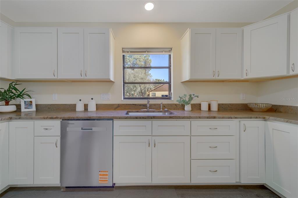 10381 98th Street North Largo, FL 33773 - Photo 10 of 41