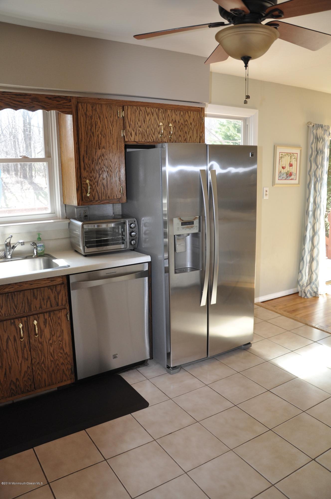 136 Riveredge Road Tinton Falls, NJ 07724 - Photo 3 of 33 DSC_0085