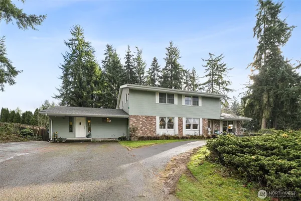 $749,950 | 5318 West Tapps Drive East, Lake Tapps, WA 98391