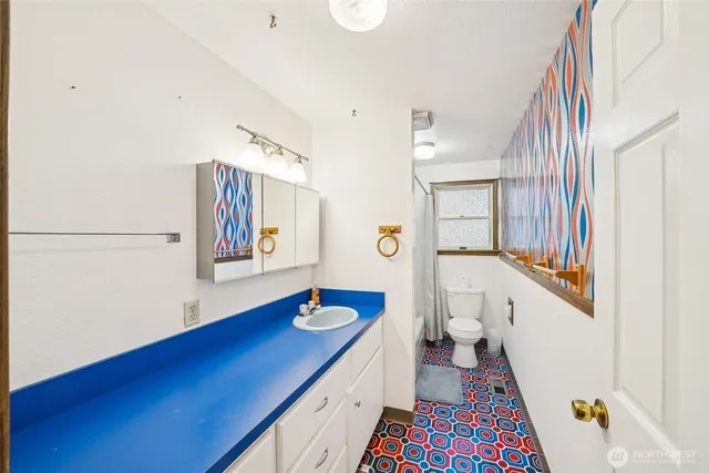 $799,500 | 5318 West Tapps Drive East, Lake Tapps, WA 98391