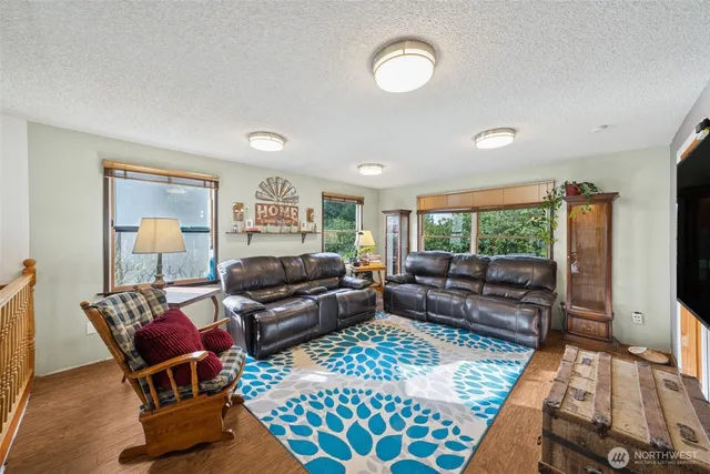 $799,500 | 5318 West Tapps Drive East, Lake Tapps, WA 98391