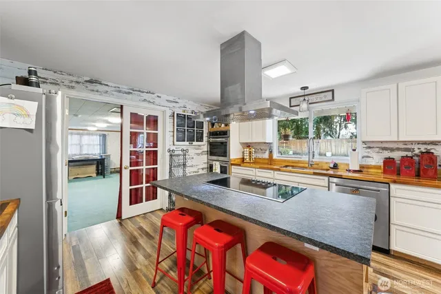 $799,500 | 5318 West Tapps Drive East, Lake Tapps, WA 98391