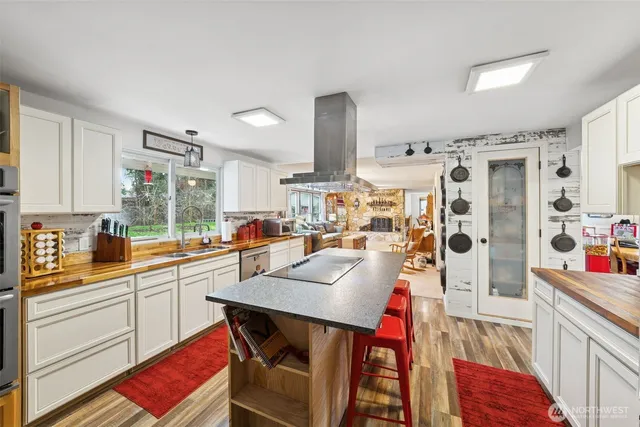 $799,500 | 5318 West Tapps Drive East, Lake Tapps, WA 98391