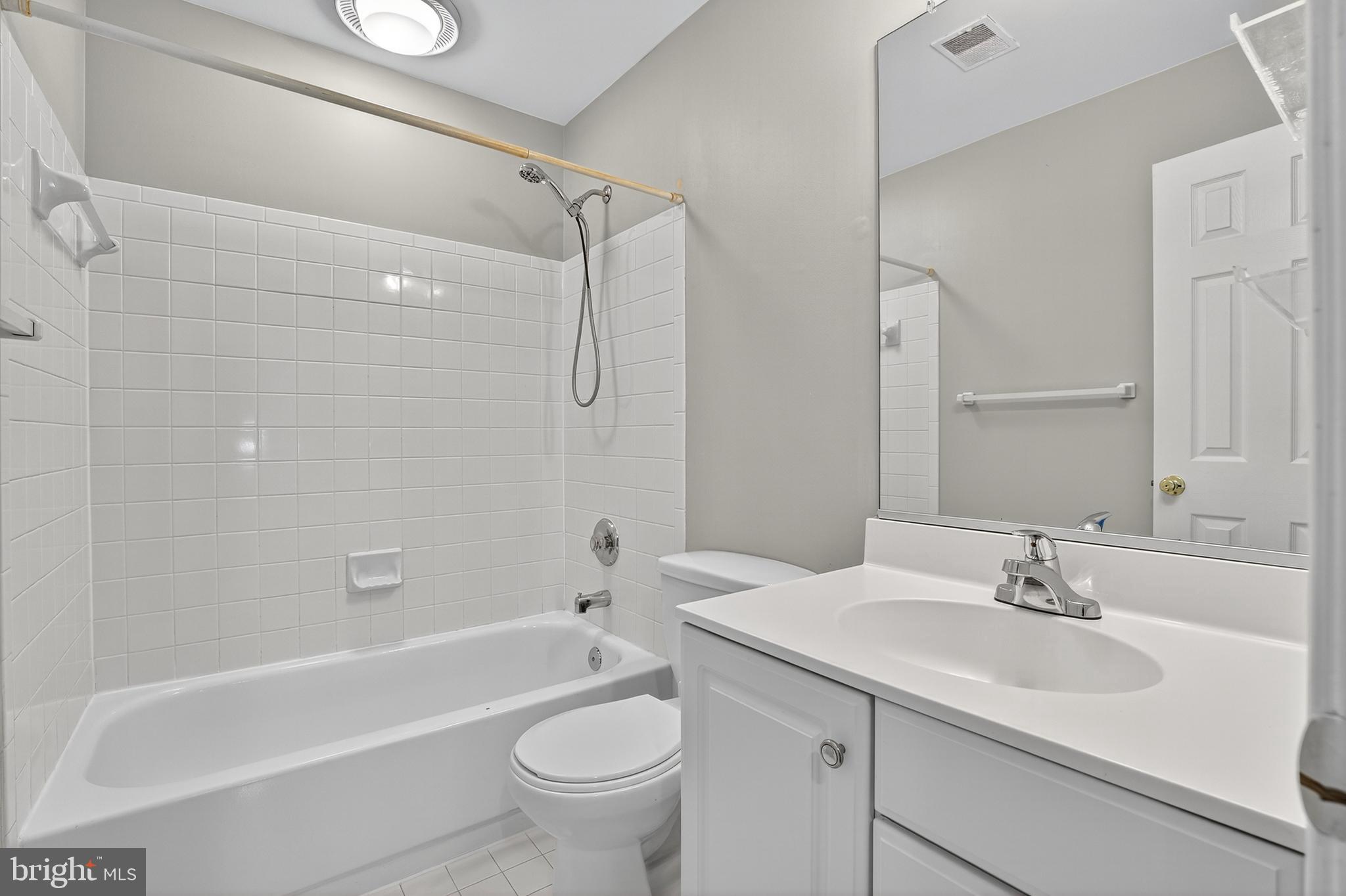 6319 Powder Flask Court Centreville, VA 20121 - Photo 24 of 31 a bathroom with a sink toilet and bathtub