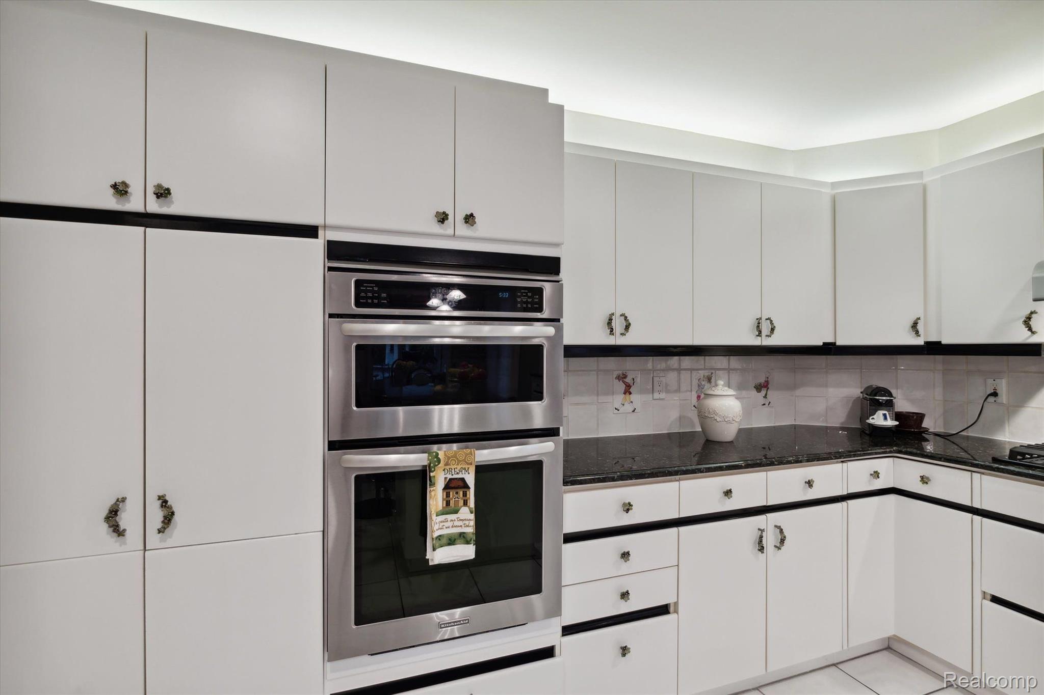 18887 Van Road Livonia, MI 48152 - Photo 23 of 78 Gallery Image 23