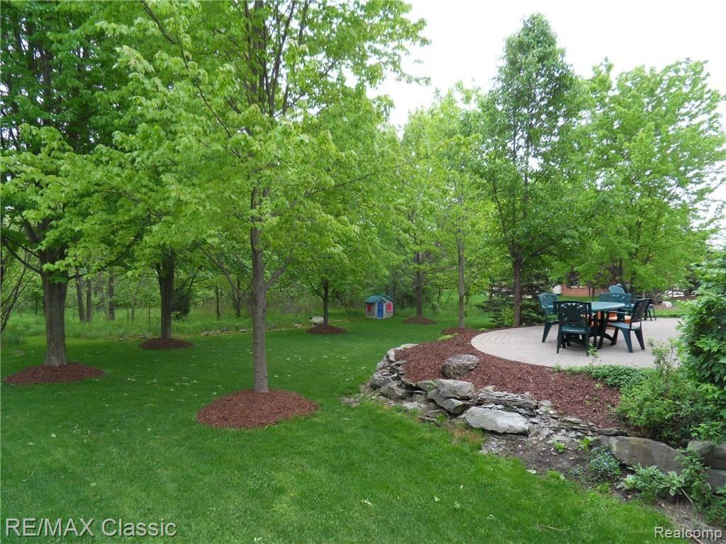 903 Rambling Drive Rochester, MI 48307 - Photo 8 of 22 SDC11914.JPG